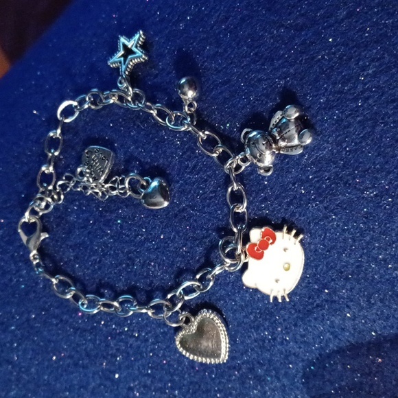 HELLO KITTY Teddy 🧸 Bracelet - Picture 2 of 5